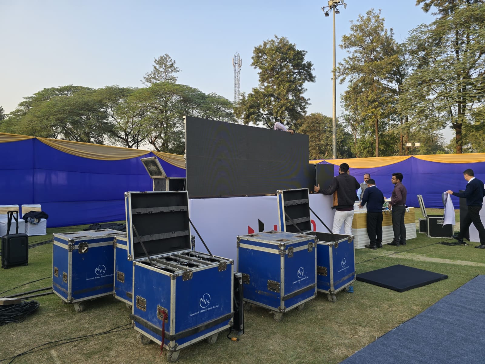Corporate event execution day coordination